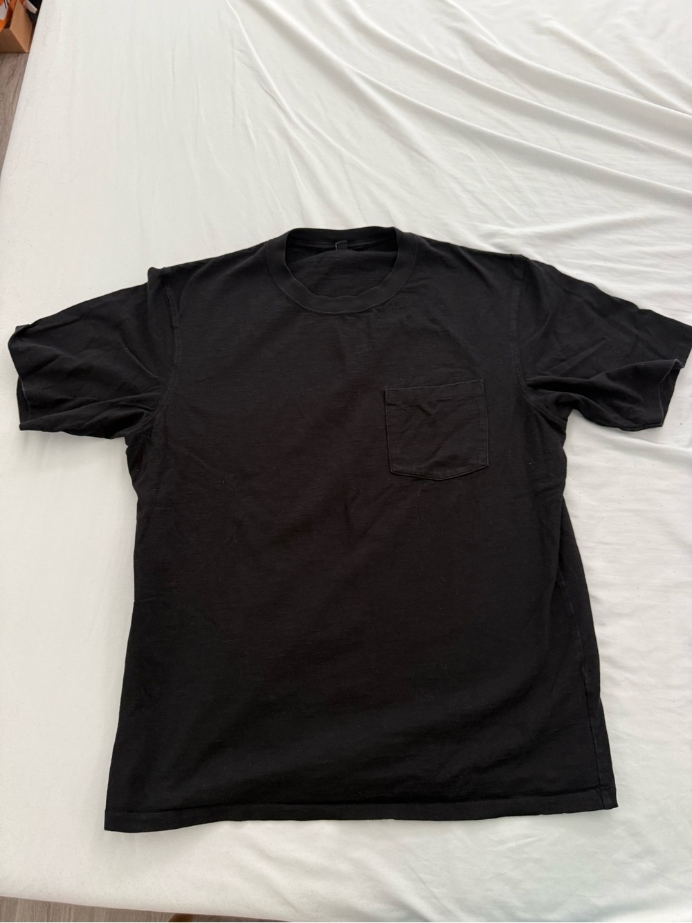 UNIQLO Men's Black Pocket T-Shirt Large